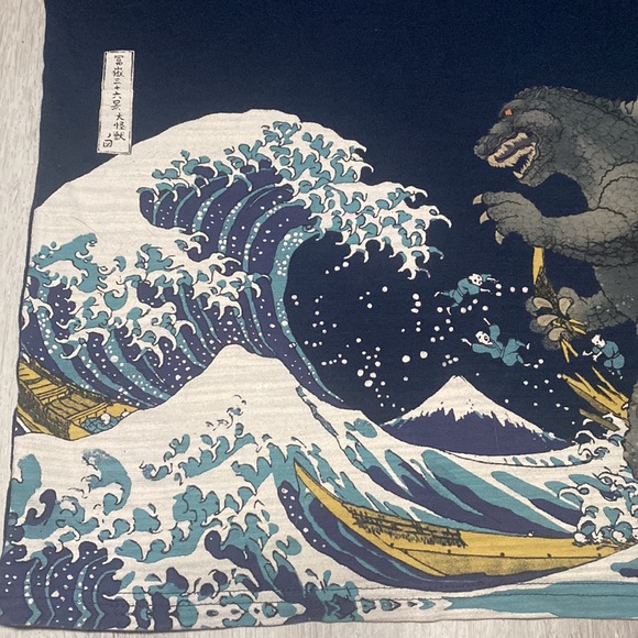 NWT Rare Godzilla X Hokusai Ukiyoe Wave Print Limited Edition Graphic Tee - Picture 5 of 8